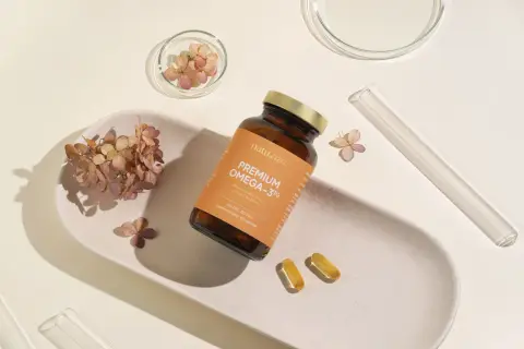 Suplement diety Omega-3 z DHA wspiera mózg, serce i wzrok. W butelce 60 kapsułek.